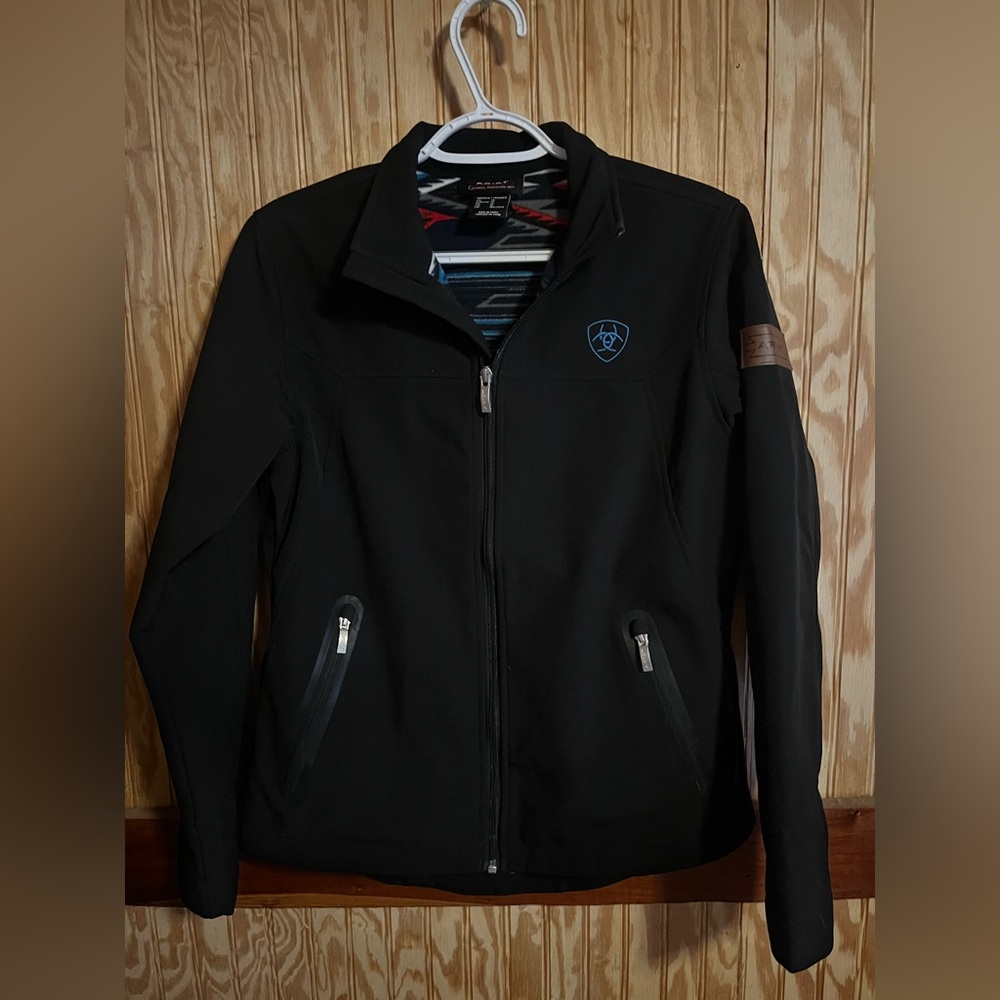 Ariat women’s softshell jacket size medium